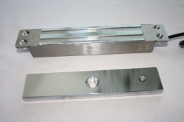 Ner 3000U RST Magneettilukko ruostumattomasta teräksestä uppoasennukseen tilatiedolla, kosteuden kestävä IP68