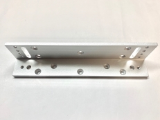 L-asennuskulma Ner 1800LR RST magneetille