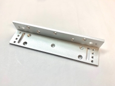 L-asennuskulma Ner 1800LR RST magneetille